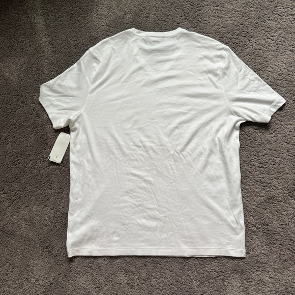 Michael Kors Men‘s White V-Neck T-Shirt - Picture 6 of 6